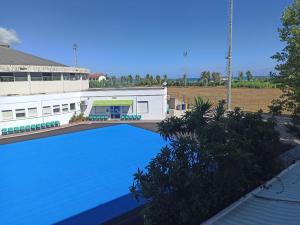 a large swimming pool in front of a building at La Scintilla sul Mare in Marina di Montenero