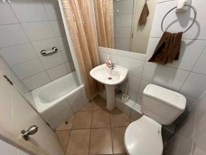 a small bathroom with a toilet and a sink at Habitaciones con C in Concepción