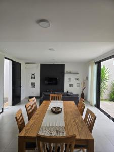 a dining room with a wooden table and chairs at Lago Santa Ana in Santa Ana