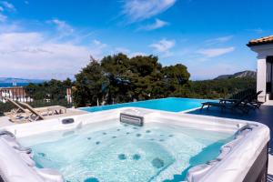 a jacuzzi tub on the back of a house at Vila JELSANA in Jelsa
