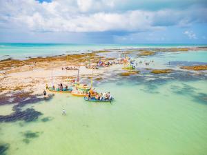 a group of people in boats on the beach at El Aram Beach Express in Maceió
