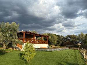 a house with a fence and a grass field at Courela do Monte Novo II in Santa Susana