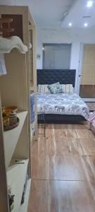 a bedroom with a bed and a wooden floor at Hospedaje JyH in Paso de los Libres