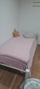a bed in a room with a wooden star on it at Hospedaje JyH in Paso de los Libres +2 photos