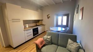 a living room with a couch and a kitchen at Appartamento indipendente Apt 3 in Piadena