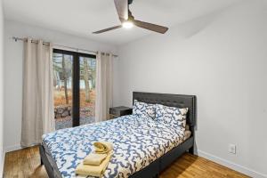 a bedroom with a bed and a ceiling fan at Pine Breeze in Pocono Pines