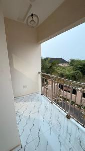 a balcony with a view of the ocean at ComfortHomes in Ahor