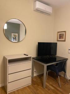 a room with a desk and a mirror at Casa dell'Orso Biella in Biella