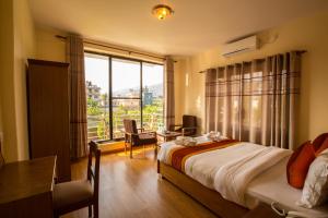 Una cama o camas en una habitación de Hotel Pokhara View