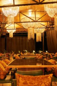 a dining room with chandeliers and tables and chairs at Roka Hotel in Guatapé