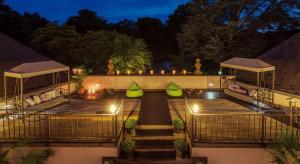 Bazén v ubytování Nells Park Hotel nebo v jeho okolí