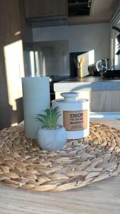 a tray with a candle and a plant on a table at Tiny House Beilngries in Beilngries