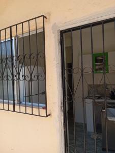 a window with bars on a building at Kitnet Ateneu in Vila Velha +1 photo