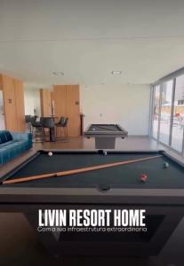 a pool table in a room with a living room at Loft Livin em Atlântida ao lado do Ramblas in Xangri-lá