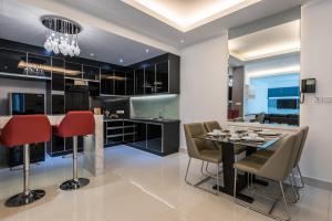 Kuchyň nebo kuchyňský kout v ubytování Naki Suites @ Silvertown