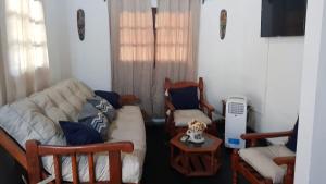 a living room with a couch and two chairs at Casa ByJ en El Paso in Paso de la Patria