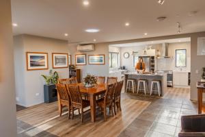 a kitchen and dining room with a table and chairs at Manakau Lodge in Kaikoura