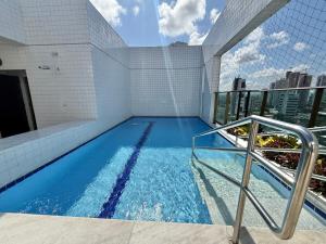 a swimming pool on the top of a building at Flat Jardins Madalena in Recife