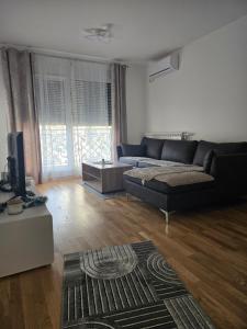 a living room with a couch and a television at Central Lux in Čačak