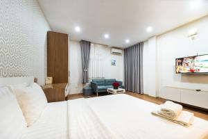 a hotel room with a bed and a tv at Jade House Tran Cao Van in Ho Chi Minh City