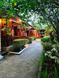 a building with a pathway in front of it at Baron Ndut's Cottage in Mantaak