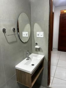 a bathroom with a sink and a mirror at Casa Completa Proximo ao Frances in Marechal Deodoro