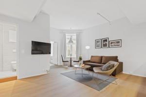Μια τηλεόραση ή/και κέντρο ψυχαγωγίας στο Forenom Serviced Apartments Oslo Vika