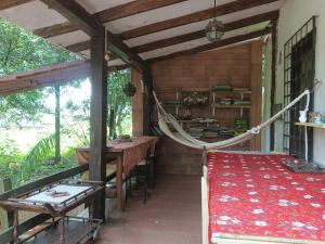 a porch with a hammock in a house at Bosque de Ángeles in Buena Vista