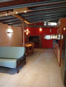 a dining room with a table and a bench in a room at Morada de Duendes in Sauce Viejo
