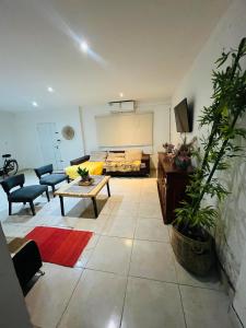 a living room with a couch and a table at Casa de luz in Posadas