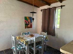 a dining room with a table and chairs and a window at Carranca TH5 in Costa Azul