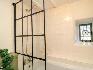 a bathroom with a shower and a tub and a toilet at Burford Apple in Burford +12 photos