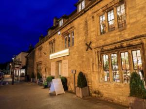 a brick building with a sign in front of it at Burford Apple in Burford
