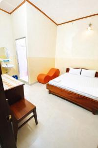 a bedroom with a bed and a table in a room at Thanh Tâm Hotel in Can Tho