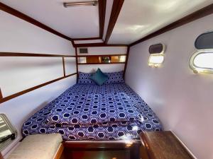 a small room with a bed in the back of a boat at Croisière dans les îles de Krabi in Ao Nang Beach +4 photos