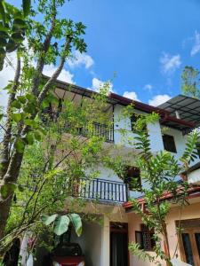 a building with a balcony on the side of it at Silvil Homestay in Bandarawela