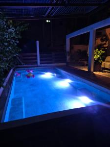a swimming pool with lights in a backyard at night at Casa playa del Amor in San Pedro Pochutla