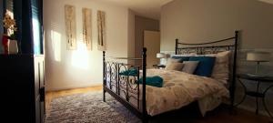 a bedroom with a black bed with blue pillows at Kahler Pőn in Willingen