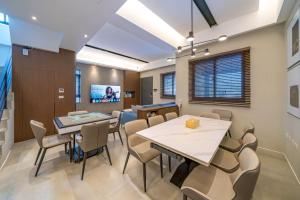 a conference room with a table and chairs at Sunlight Heyun B&B in Yuanshan