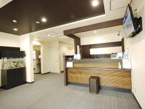 a waiting area of a dental office with acisionasteryasteryasteryasteryasteryastery at Business Hotel Fiz Nagoya Airport in Toyoyama