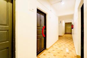 a hallway with a door and a wooden floor at Super Collection O Holiday Street Calangute Formerly Shruti Resort in Goa