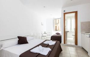 A bed or beds in a room at Al Colosseo 8