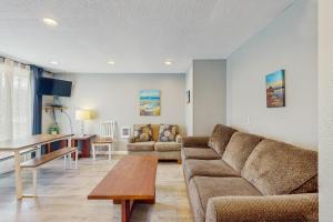 a living room with a couch and a table at Sea Treasures Inn #114 in Rockaway Beach