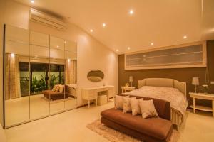 Ένα ή περισσότερα κρεβάτια σε δωμάτιο στο Villa Andre by VillaCarte