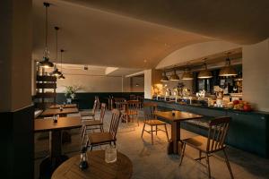 a restaurant with tables and chairs and a bar at CHUN LIN BOUTIQUE HOTEL in Dali