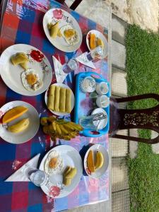 a picnic table with plates of food on it at Samson's Home in Hiriketiya