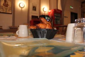 a basket of chickens sitting on top of a table at Relais de Bèze in Bèze