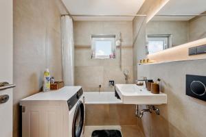 a bathroom with a sink and a washing machine at Diamond Deluxe in Ludwigshafen am Rhein +20 photos