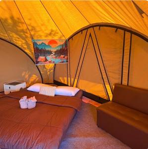 a room with two beds in a tent at Sireha Cafe Resort and Glamping in Ban Khok Chang