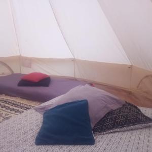 a room with two beds in a tent at Tente Tipi en plein cœur d'une forêt in Burzet